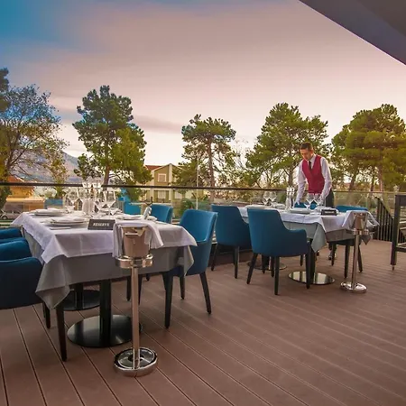 Fontana Seafront Residences 4*