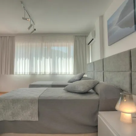 Fontana Seafront Residences Hotel 4*