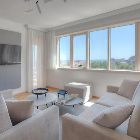 Hotel Fontana Seafront Residences 4*