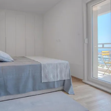 Hotel Fontana Seafront Residences 4*