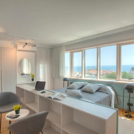 Hotel Fontana Seafront Residences 4*