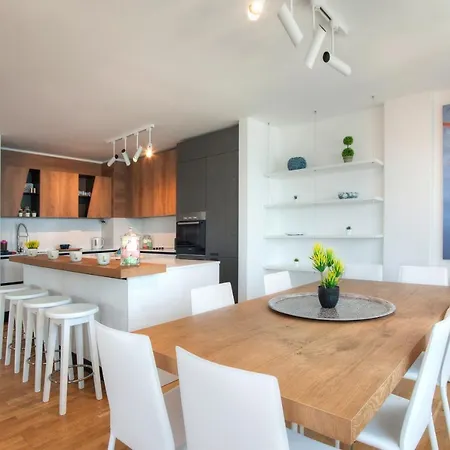 Hotel Fontana Seafront Residences 4*
