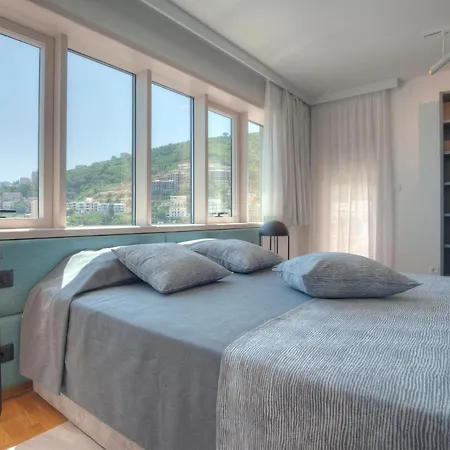 Hotel Fontana Seafront Residences 4*