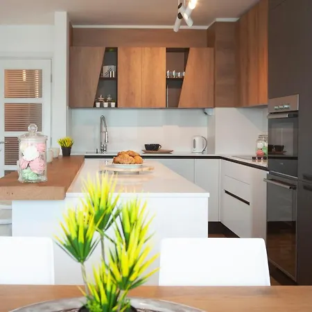 Hotel Fontana Seafront Residences 4*
