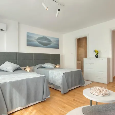 Fontana Seafront Residences Hotel 4*